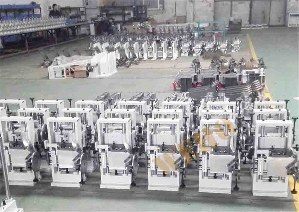 Как работает кромкооблицовочный станок?